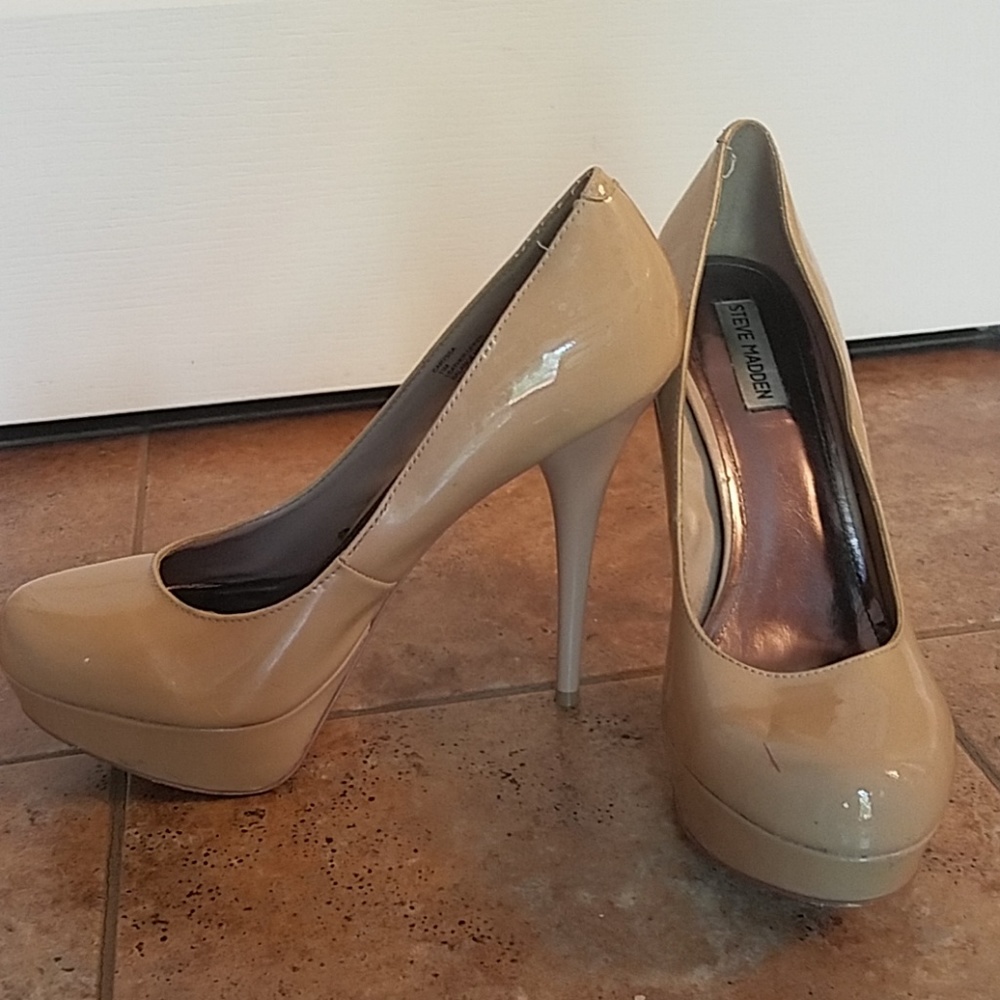 Steve Madden Nude Pumps